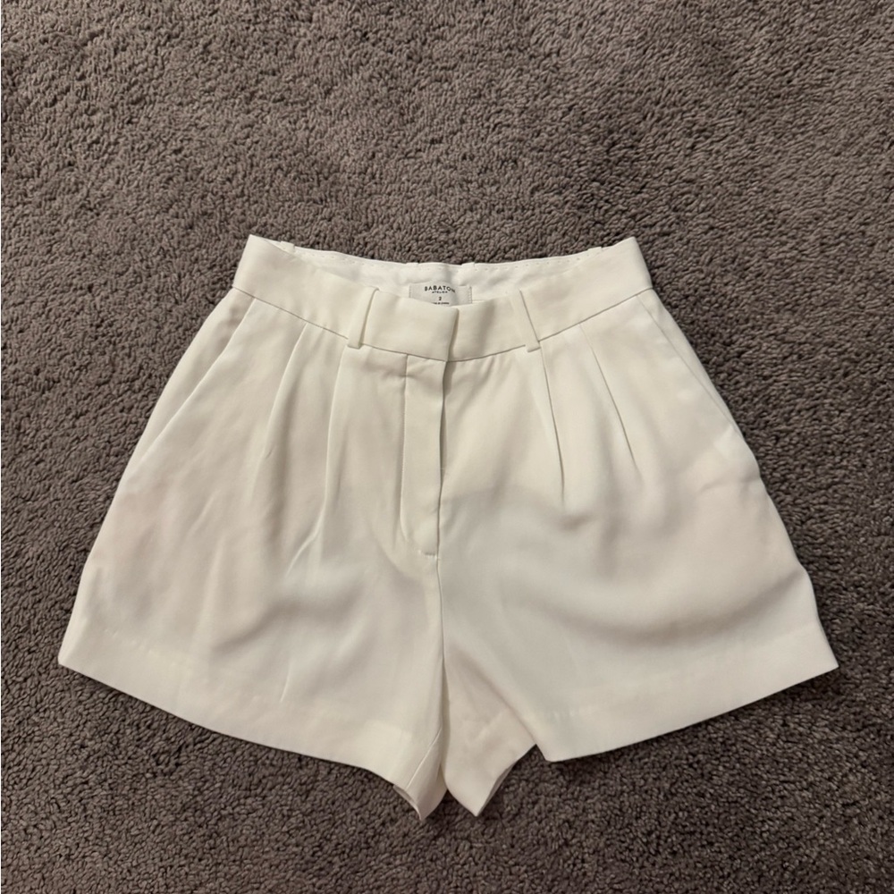 Aritzia Babaton Pleated 3” Short